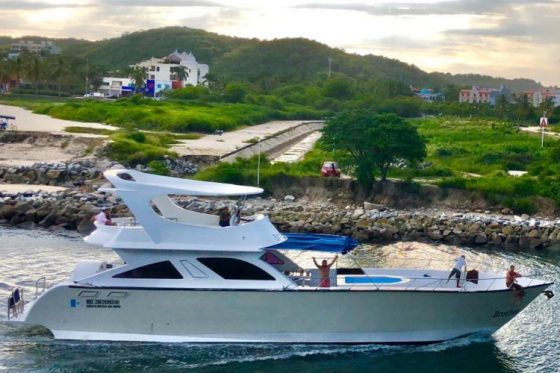 Yates en Bahías de Huatulco Para Renta-70 Pies. Yate My Brother de 70 pies en Huatulco. Recorrido en Yate en Huatulco. Tour Puesta de Sol en Yate Huatulco Oaxaca. Yates para pesca en Huatulco Oaxaca